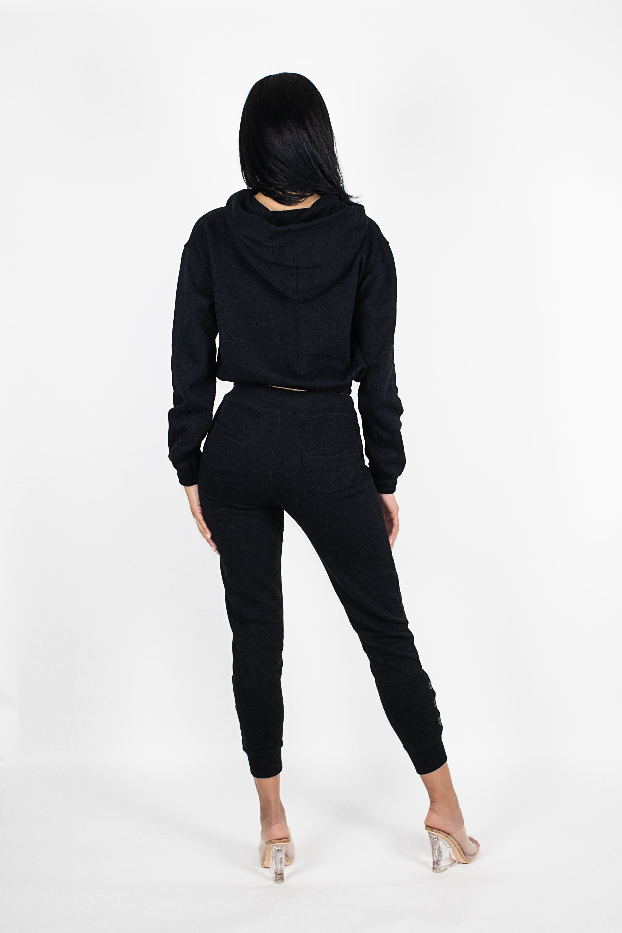 https://shopmodernminx.com/cdn/shop/files/sweatsuit-set-womens-black-back.jpg?v=1699307547